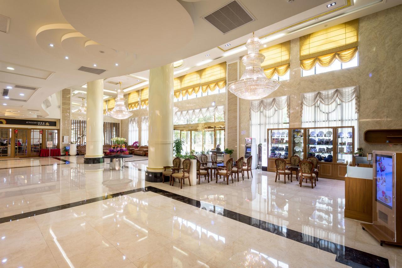 Royal Chiayi Hotel Bagian luar foto